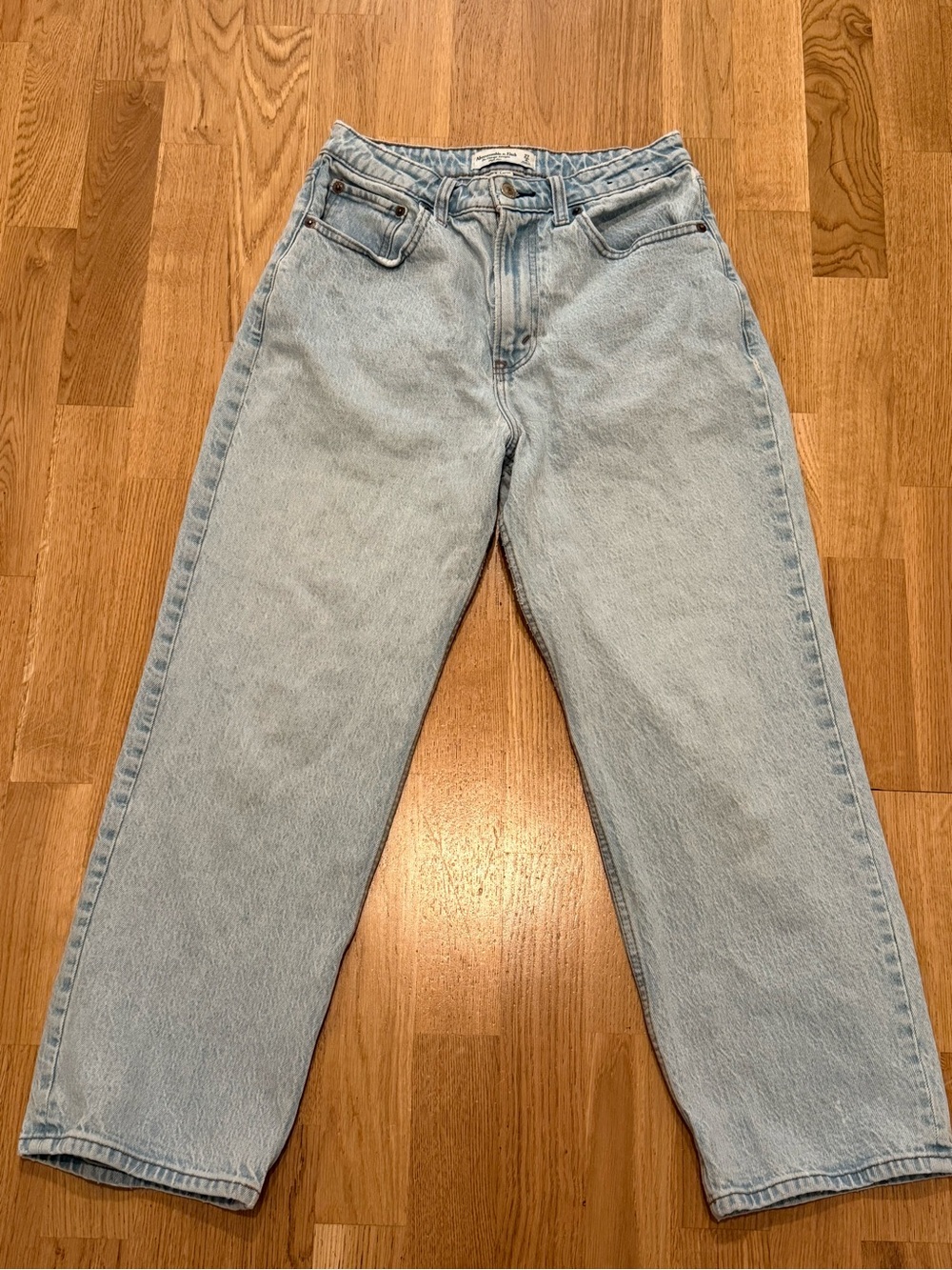 Abercrombie & Fitch The Vintage Straight Light Wash High-Rise Curve Love Jeans